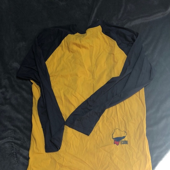 Ecuador tshirt - Picture 2 of 3